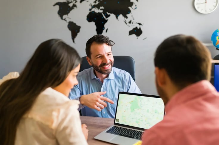 AI agents and copilots improve customer relations in tourism by providing fast, contextual responses and refocusing teams on high-value tasks.