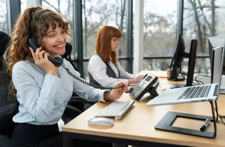Conversational AI agent and augmented advisor used to manage simple requests, support teams, and enhance customer interactions in essential services.