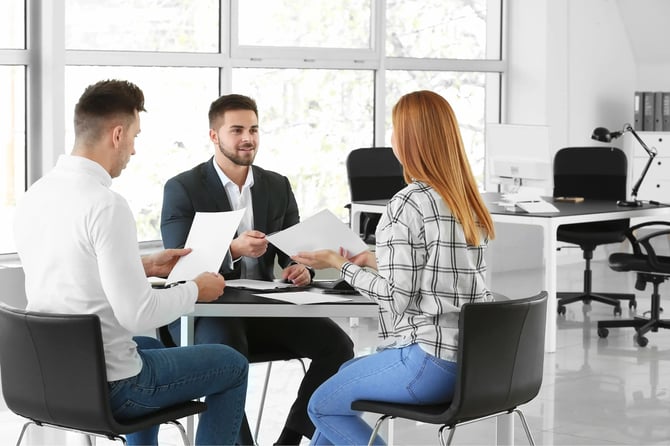 Agents IA dans le secteur bancaire, conciliant automatisation et relation humaine